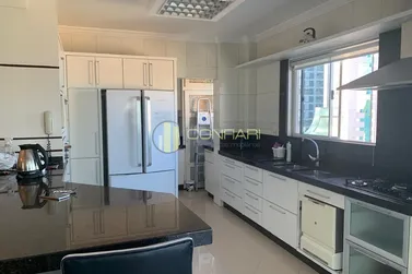 Apartamento &agrave; venda - 206m&sup2; - Meia Praia