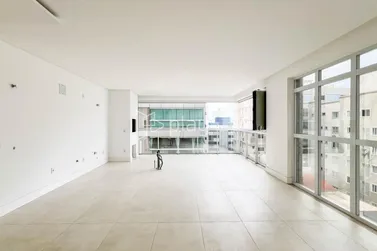 Apartamento &agrave; venda - 164m&sup2; - Meia Praia