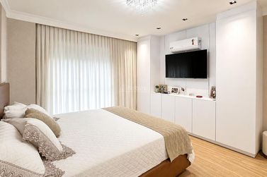 Apartamento &agrave; venda - 195m&sup2; - Meia Praia