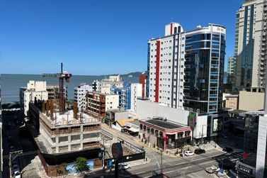 Apartamento &agrave; venda - 196m&sup2; - Meia Praia