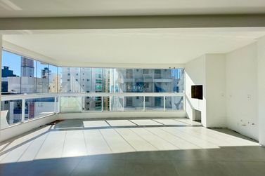 Apartamento &agrave; venda - 158m&sup2; - Meia Praia