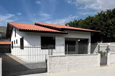 Casa &agrave; venda - 210m&sup2; - 