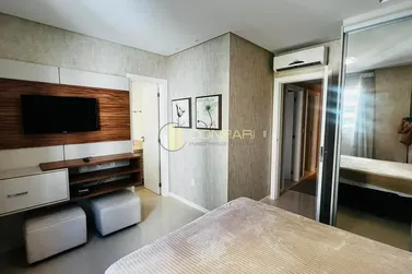 Apartamento &agrave; venda - 117m&sup2; - Meia praia