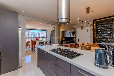 Apartamento &agrave; venda - 200m&sup2; - Meia Praia