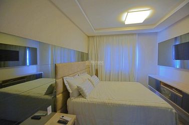 Apartamento &agrave; venda - 208m&sup2; - Meia Praia
