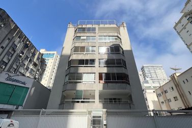 Apartamento &agrave; venda - 140m&sup2; - Meia Praia