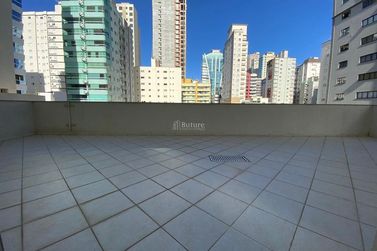 Apartamento &agrave; venda - 143m&sup2; - Meia Praia