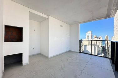 Apartamento &agrave; venda - 138m&sup2; - Meia Praia