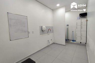 Sal&atilde;o Comercial para alugar - 180m&sup2; - Centro