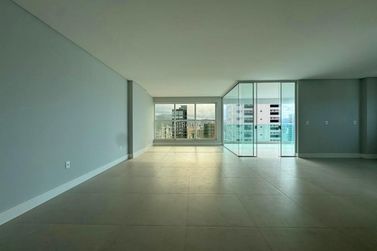Apartamento &agrave; venda - 160m&sup2; - Meia Praia