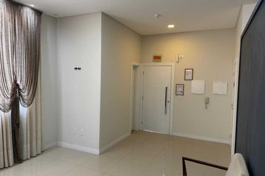 Sala Comercial &agrave; venda - 60m&sup2; - Meia Praia