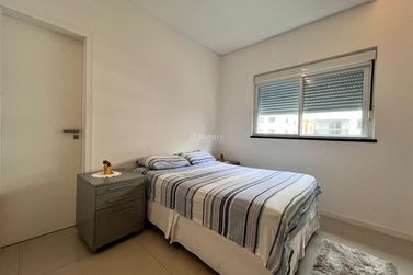 Apartamento &agrave; venda - 142m&sup2; - Meia Praia
