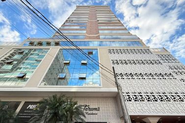 Apartamento &agrave; venda - 136m&sup2; - Meia Praia