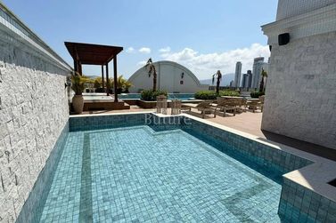Apartamento &agrave; venda - 140m&sup2; - Meia Praia