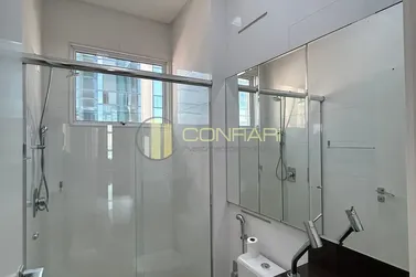 Apartamento &agrave; venda - 131m&sup2; - Meia Praia