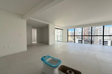 Apartamento &agrave; venda - 140m&sup2; - Meia Praia