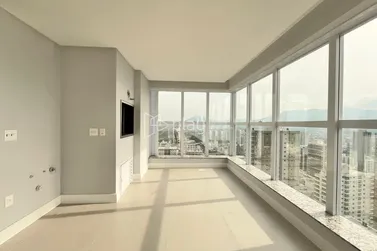Apartamento &agrave; venda - 190m&sup2; - Meia Praia