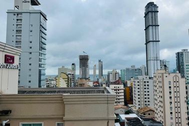 Apartamento &agrave; venda - 166m&sup2; - Meia Praia