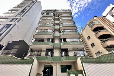 Apartamento &agrave; venda - 120m&sup2; - Meia Praia
