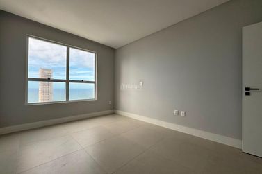 Apartamento &agrave; venda - 160m&sup2; - Meia Praia