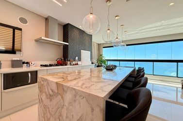 Apartamento &agrave; venda - 187m&sup2; - Meia Praia