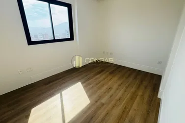 Apartamento &agrave; venda - 185m&sup2; - Meia Praia