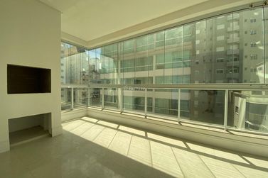 Apartamento &agrave; venda - 140m&sup2; - Meia Praia