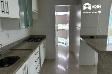 Apartamento para alugar - 140m&sup2; - Meia Praia