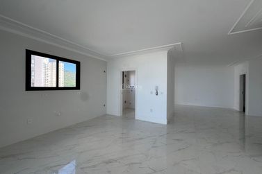 Apartamento &agrave; venda - 210m&sup2; - Centro