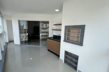 Apartamento &agrave; venda - 135m&sup2; - Meia Praia