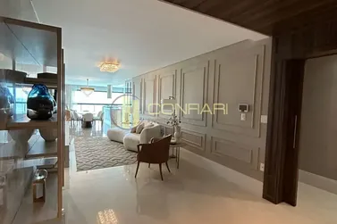 Apartamento &agrave; venda - 180m&sup2; - Meia Praia