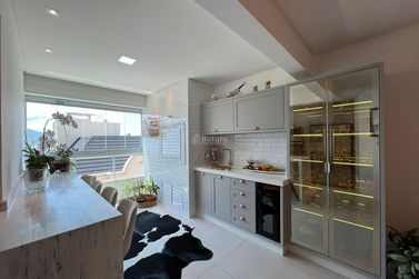 Apartamento &agrave; venda - 110m&sup2; - Meia Praia
