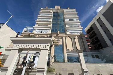 Apartamento &agrave; venda - 162m&sup2; - Meia Praia