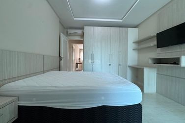 Apartamento &agrave; venda - 180m&sup2; - Meia Praia