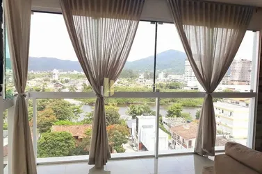 Apartamento &agrave; venda - 180m&sup2; - Meia Praia