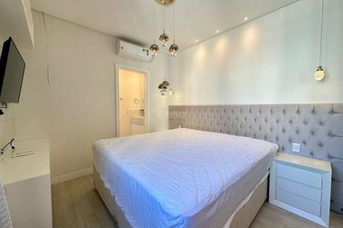 Apartamento &agrave; venda - 137m&sup2; - Meia Praia