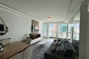 Apartamento &agrave; venda - 120m&sup2; - Meia Praia