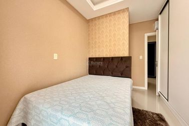 Apartamento &agrave; venda - 120m&sup2; - Meia Praia