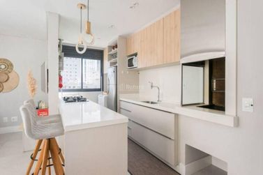 Apartamento &agrave; venda - 102m&sup2; - Meia Praia