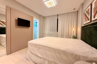 Apartamento &agrave; venda - 187m&sup2; - Meia Praia