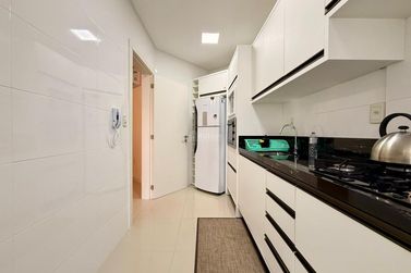 Apartamento &agrave; venda - 120m&sup2; - Meia Praia
