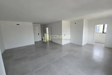 Apartamento &agrave; venda - 105m&sup2; - Meia Praia