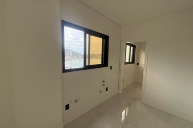 Apartamento &agrave; venda - 130m&sup2; - Meia Praia