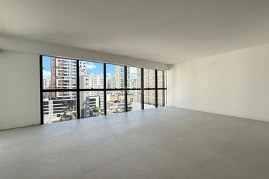 Apartamento &agrave; venda - Meia Praia