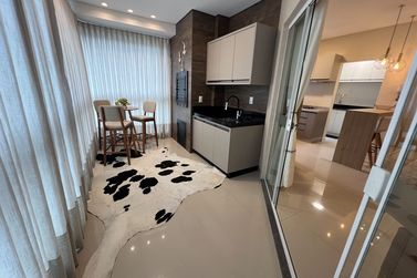 Apartamento &agrave; venda - 135m&sup2; - Meia Praia