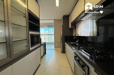 Apartamento para alugar - 132m&sup2; - Meia Praia