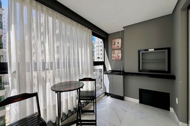 Apartamento &agrave; venda - 118m&sup2; - Meia Praia