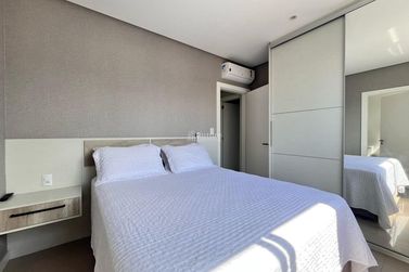 Apartamento &agrave; venda - 148m&sup2; - Meia Praia