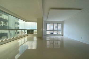Apartamento &agrave; venda - 240m&sup2; - Meia Praia