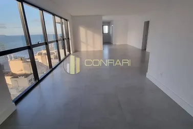 Apartamento &agrave; venda - 207m&sup2; - Meia Praia